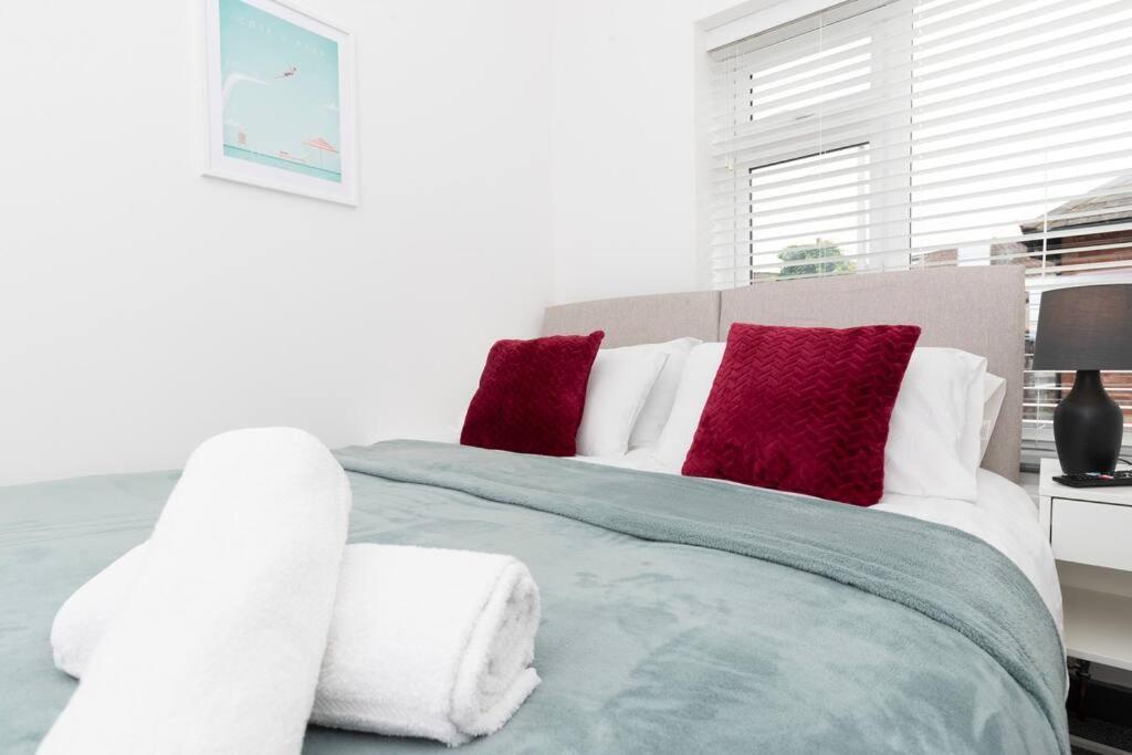 Modern Centrally Located 3 Bed Property With Tvs In Each Bedroom Super Fast Wifi And Crisp White Hotel Linen Hosted By Our Home Short Stays Darlington  Ngoại thất bức ảnh